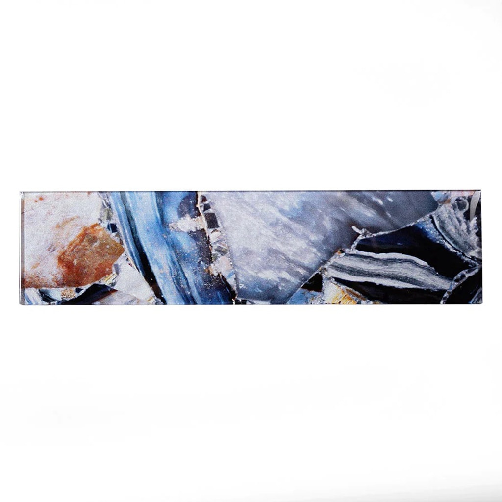 A single green leaf against a white background.