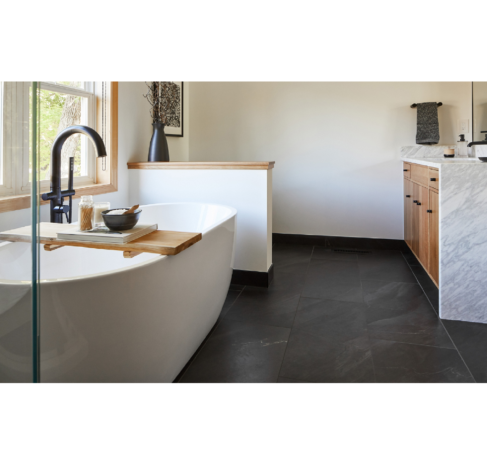 Parallelo Nero Porcelain Wall and Floor Tile - 15 x 30 in. - Super Arbor