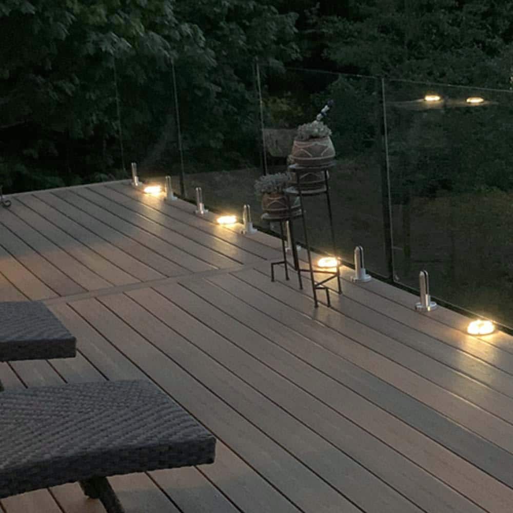 A single green leaf against a white background.