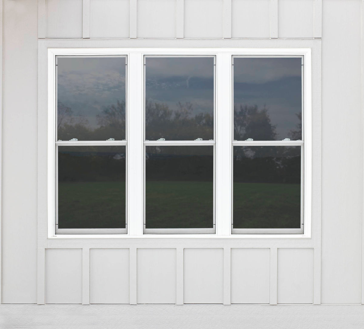 Pella 150 Series Replacement 29-1/2-in x 69-1/2-in White Vinyl Low‑E Argon Double Hung Window, Full Screen Included
