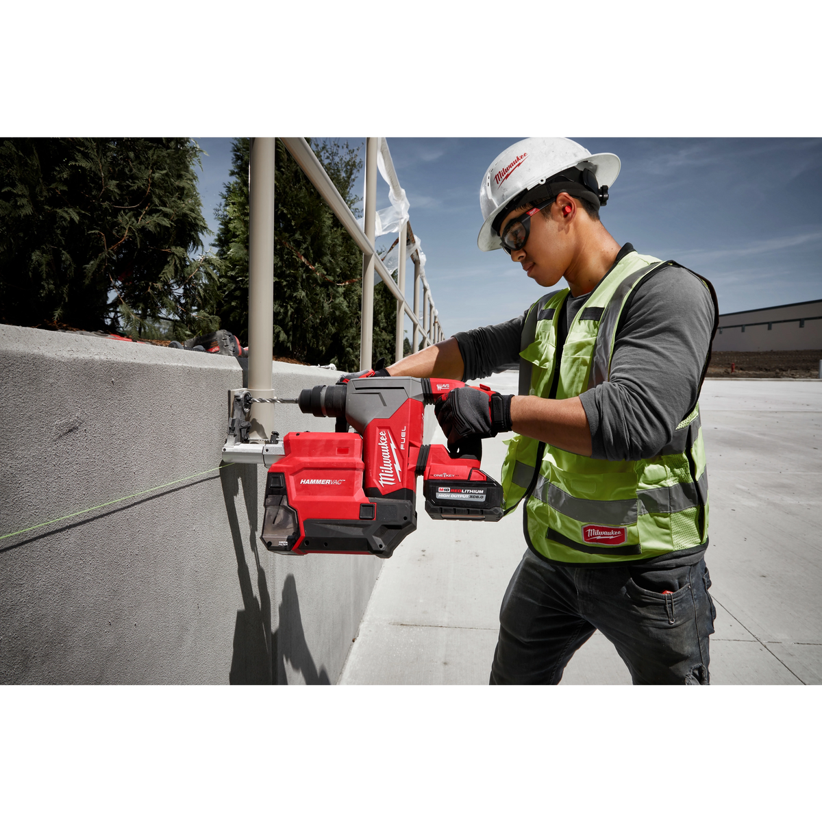 Milwaukee M18 FUEL 18V Lithium-Ion Brushless 1-1/8 in. Cordless SDS-Plus Rotary Hammer & HAMMERVAC Dust Extractor Kit with Brushless Grinder, 2x XC6.0 Batteries