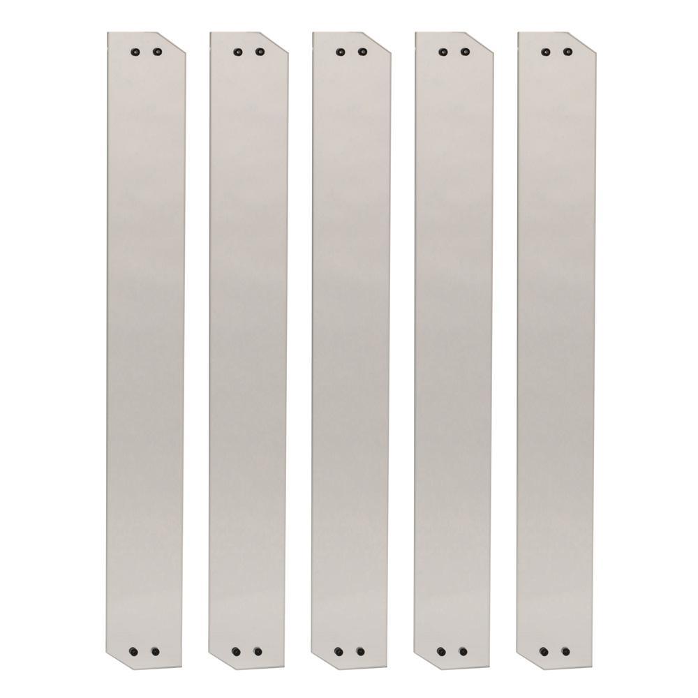 A single green leaf against a white background.