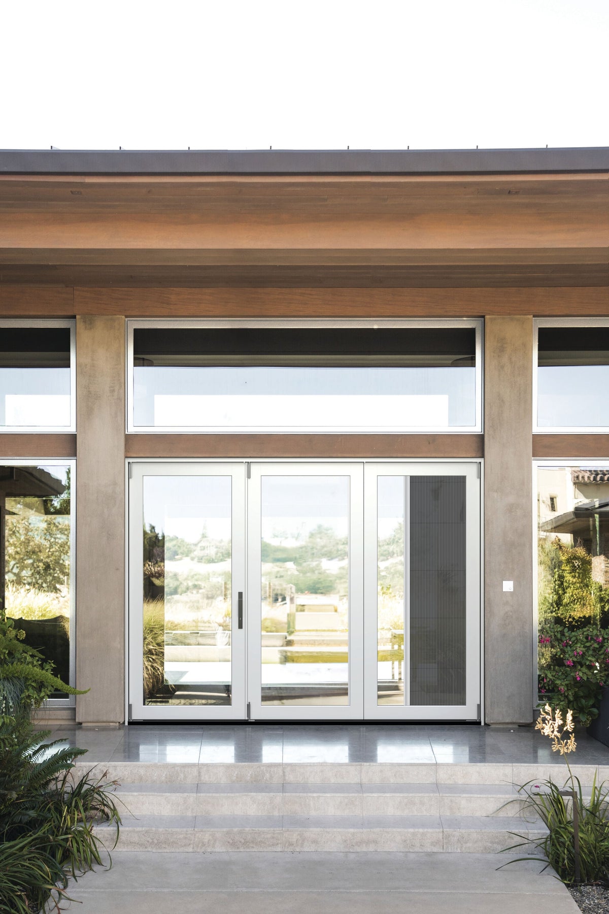 JELD-WEN F-4500 108-in x 80-in x 5-5/8-in Jamb Primed Fiberglass Right-Hand 3-Panel Folding Patio Door with Low-E Tempered Glass (Screen Included)