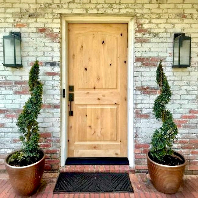 Krosswood Doors 32 in. x 80 in. Rustic Knotty Alder Arch Top Red Mahogany Stain Left-Hand Inswing Wood Single Prehung Front Door