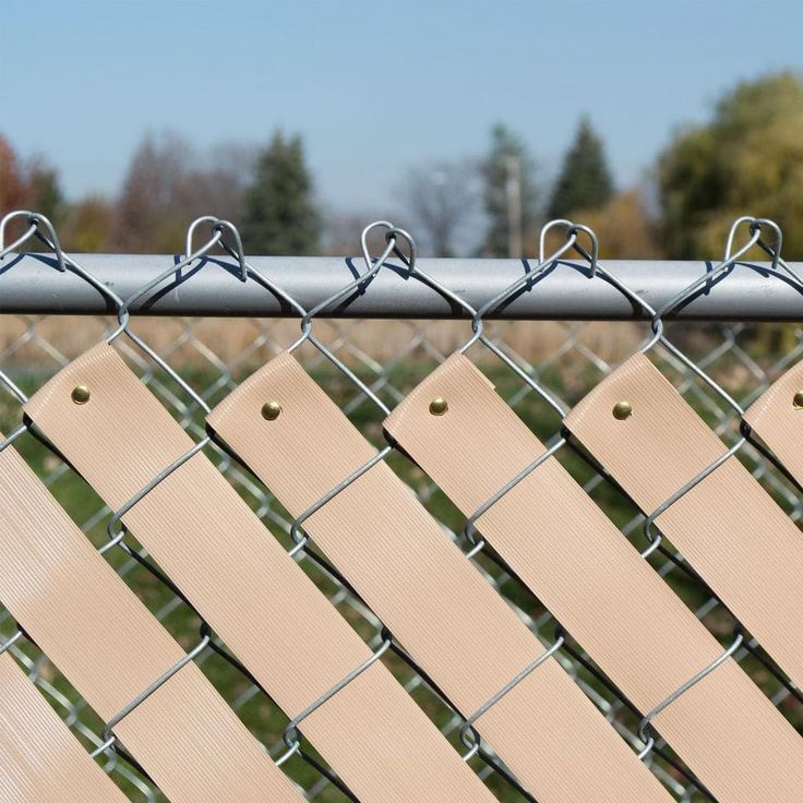 Everbilt 250 ft. Roll Economy Vinyl Fence Weave Beige with 100 Brass Fasteners