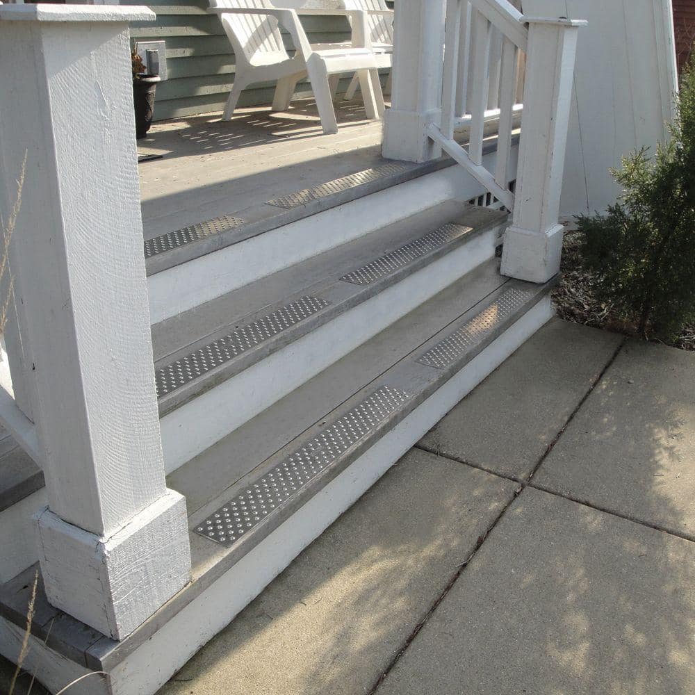 A single green leaf against a white background.
