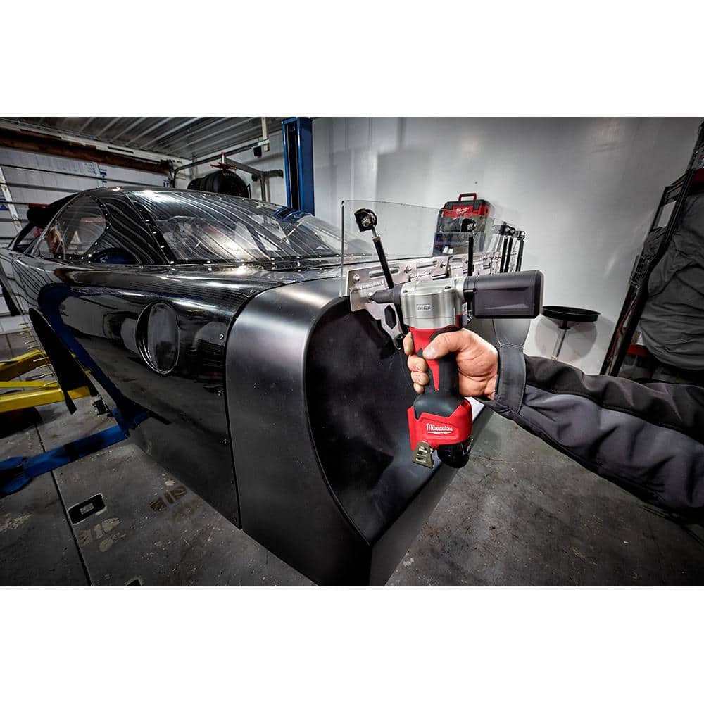 Milwaukee M12 12-Volt Lithium-Ion Cordless Rivet Tool with M12 2.0Ah Battery