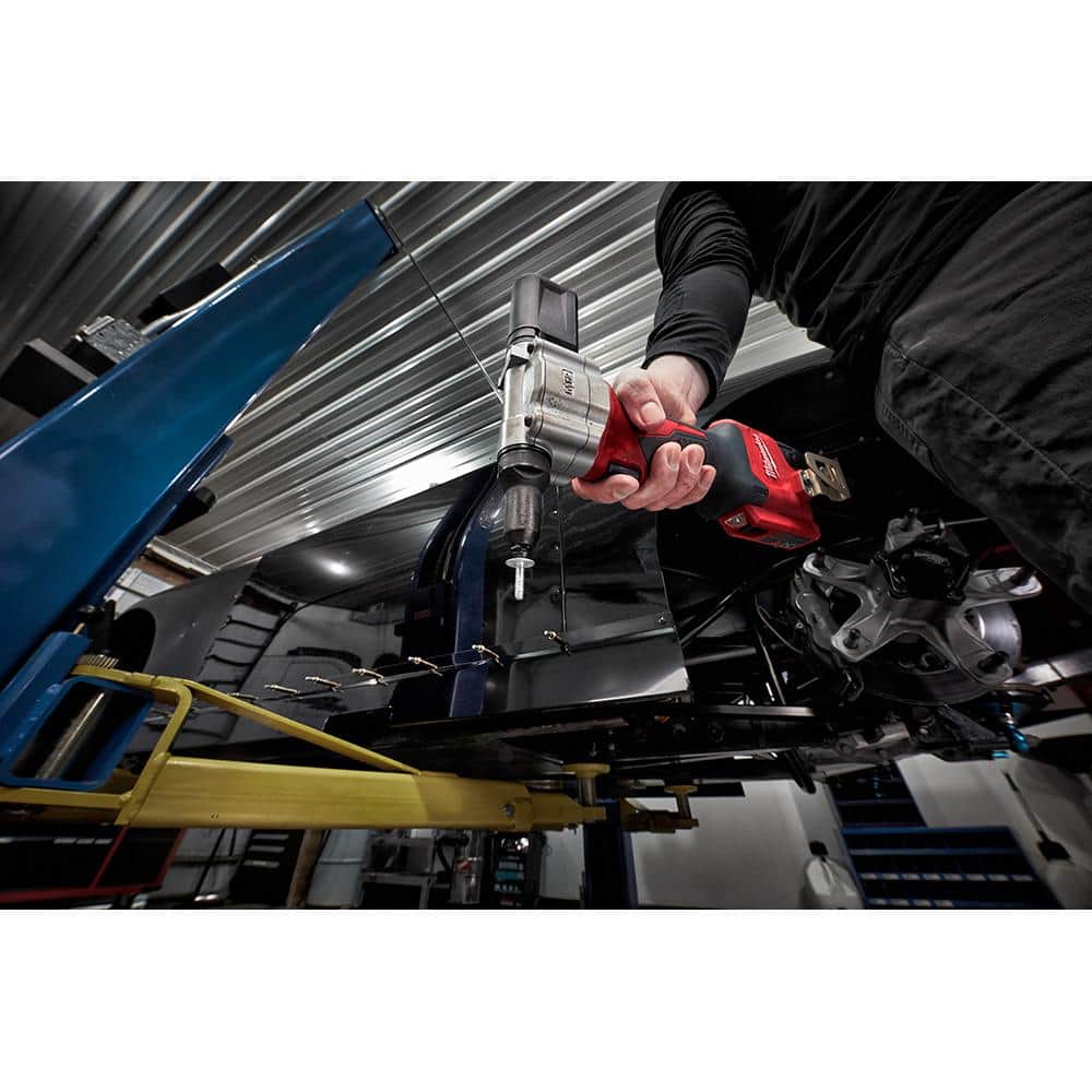 Milwaukee M12 12-Volt Lithium-Ion Cordless Rivet Tool with M12 2.0Ah Battery