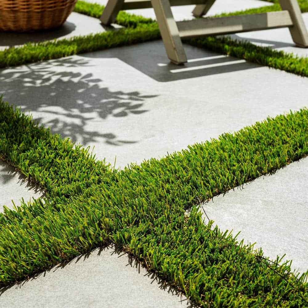 MSI Emerald Green 0.33 ft. x 25 ft. x 30 mm Cut to Artificial Turf