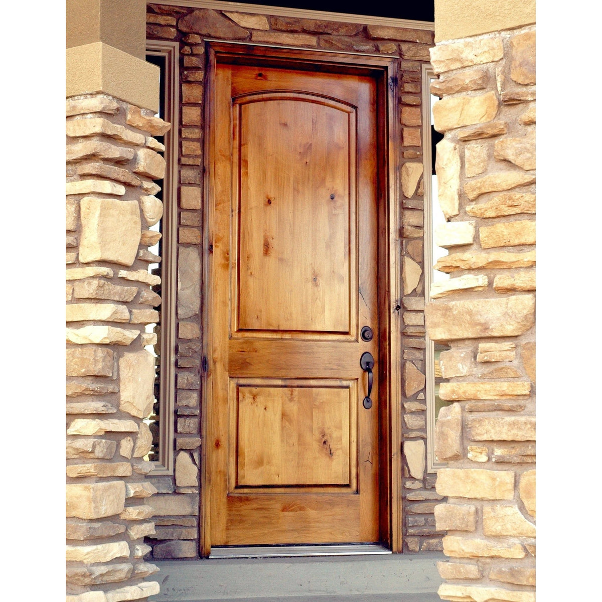 Krosswood Doors 32 in. x 80 in. Rustic Knotty Alder Arch Top Red Mahogany Stain Left-Hand Inswing Wood Single Prehung Front Door