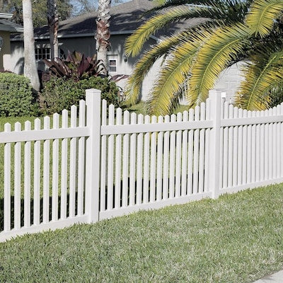 Freedom Ready-to-Assemble Carlisle Scallop 4-ft H x 6-ft W White Vinyl Fence Panel