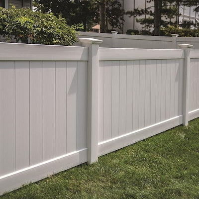 Freedom Ready-to-Assemble Bolton 4-ft H x 8-ft W White Vinyl Flat-Top Vinyl Fence Panel