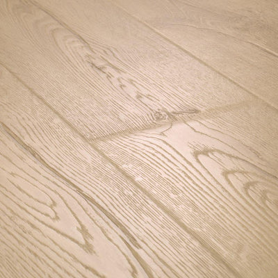 Pergo Outlast+ Waterproof Vienna Oak 10 mm T x 7.48 in. W x 47.24 in. L Laminate Flooring (549.64 sq. ft. / pallet)